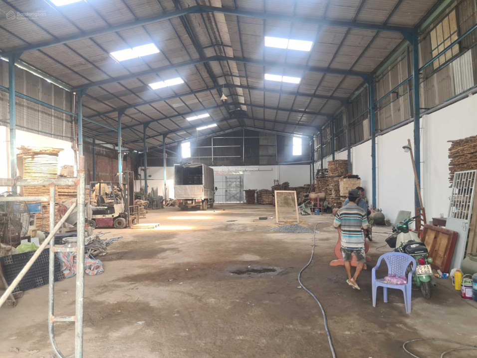 Thuê kho, nhà xưởng MT QL1A An Phú Đông Quận 12. DT: 900m2 - 80tr xe container